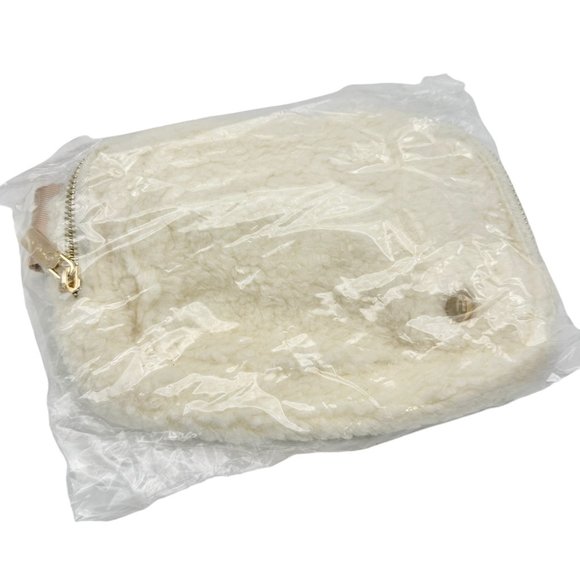 Wantable Belt Bag 9x6x2 Winter White Fleece Gold Colored Adjustable Strap NEW - Picture 2 of 10